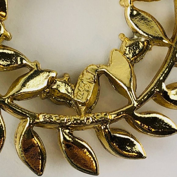 Coro Vintage Brooch Gold Tone Wreath Green Rhinestones Crystals - Picture 3 of 3